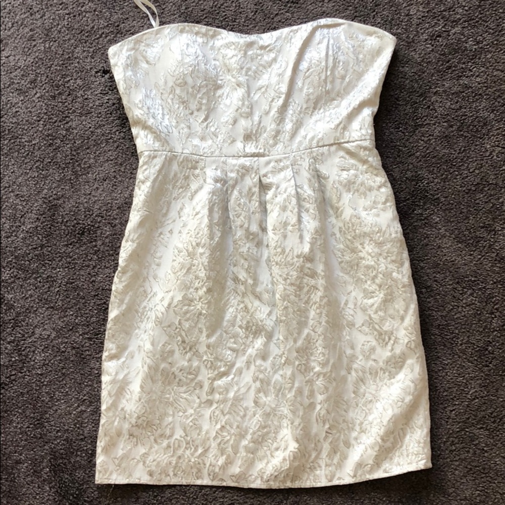 Emmelee - Silver & White Floral Mini Dress